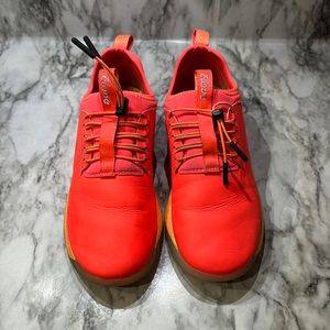 Clove nurse sneakers